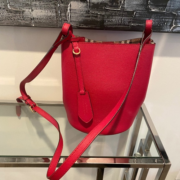 Burberry red bucket bag - Picture 1 of 4